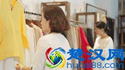 夏天穿什么面料衣服好？试试这四种，清凉透气又时髦高级