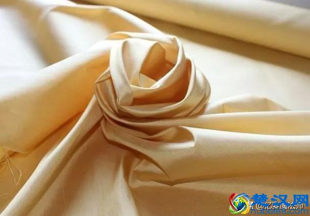 夏天穿什么面料衣服好？试试这四种，清凉透气又时髦高级