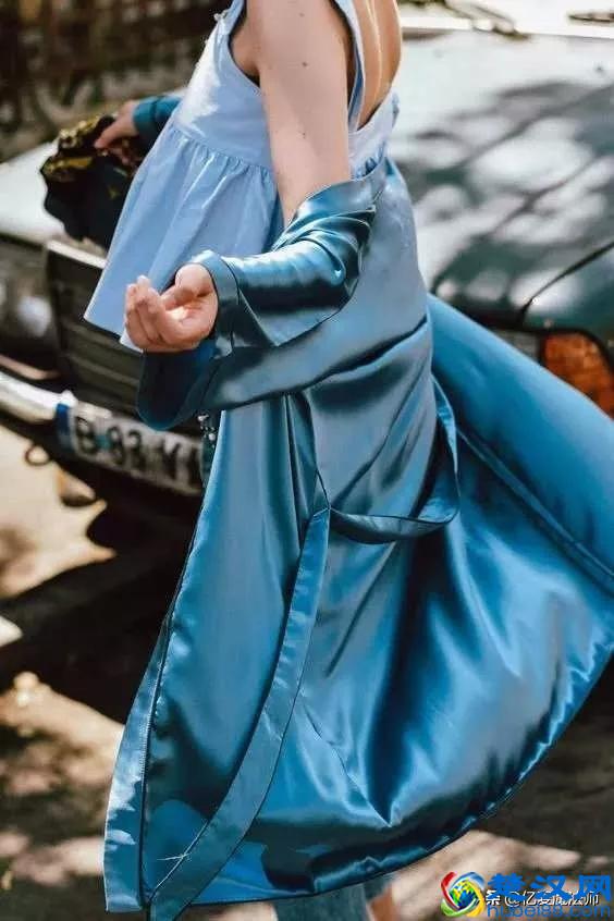 夏天穿什么面料衣服好？试试这四种，清凉透气又时髦高级