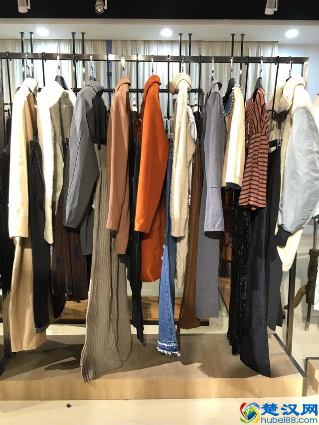 正品折扣女装批发货源哪里有？