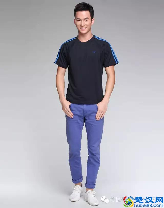 藏青蓝t恤配什么颜色彰显型男风范