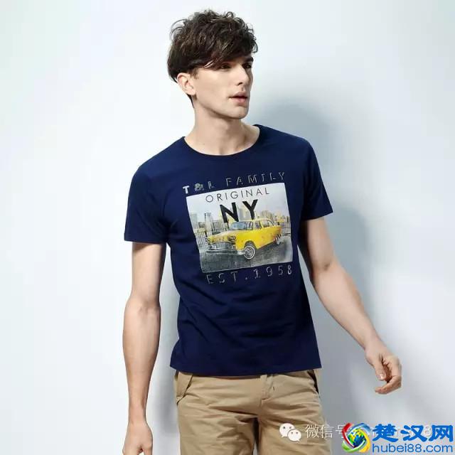 藏青蓝t恤配什么颜色彰显型男风范