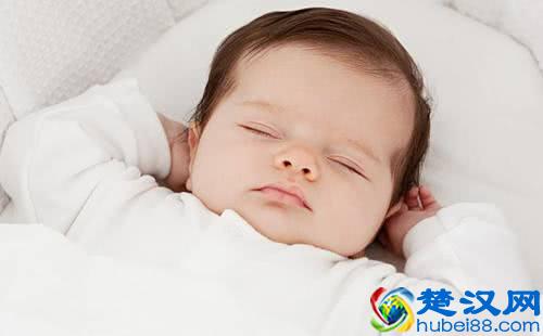2岁宝宝睡觉打呼噜正常吗？小孩子睡觉打呼4大原因，个个揪心