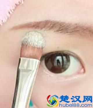 自然的裸妆怎么化好看 新手学淡妆化妆步骤详细化妆教程