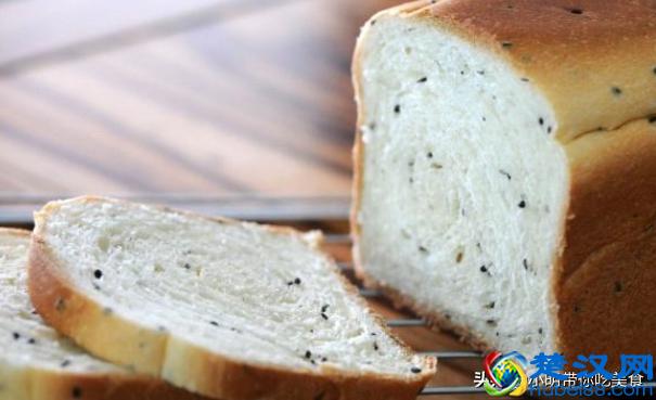 去面包店买面包，看到这5种最好别买，店员看了：这是个行家
