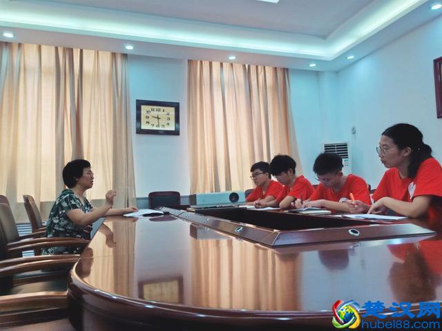 拜师问道，晓历史变迁