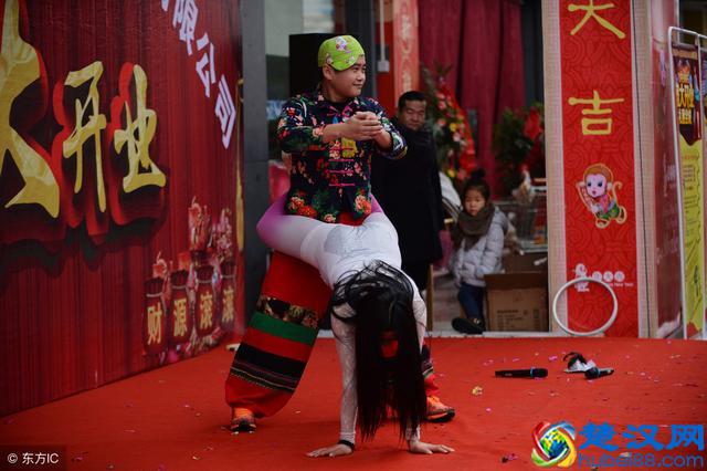 农村娱乐项目——庙会、打麻将和喝酒