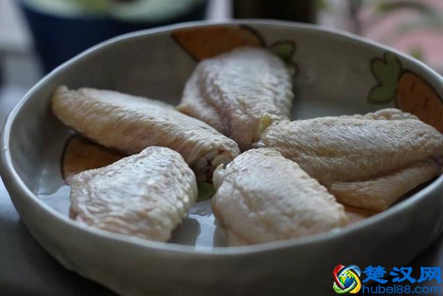 想吃美味烤鸡翅，真的不需要什么基，什么劳，在家就能做