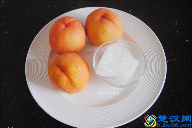 这水果煮一煮，比新鲜更好吃，超市36元一瓶，在家做，15元管够