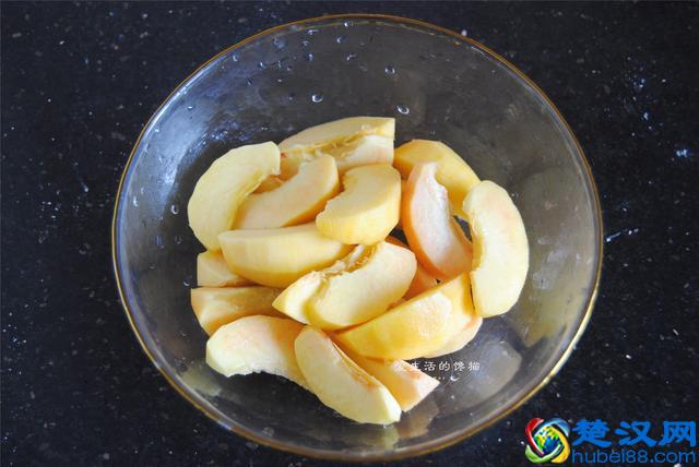 这水果煮一煮，比新鲜更好吃，超市36元一瓶，在家做，15元管够