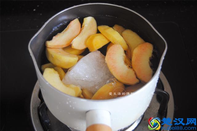 这水果煮一煮，比新鲜更好吃，超市36元一瓶，在家做，15元管够