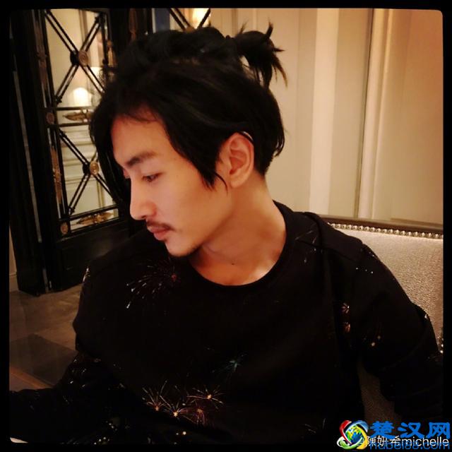 陈妍希为陈晓庆生啦，一家三口笑眯眯，破不和传闻