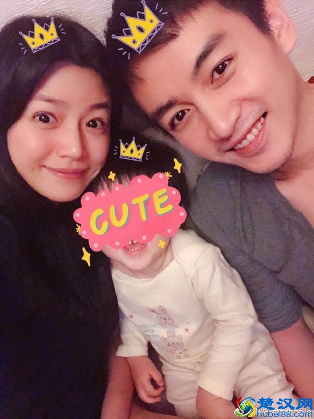 陈妍希为陈晓庆生啦，一家三口笑眯眯，破不和传闻