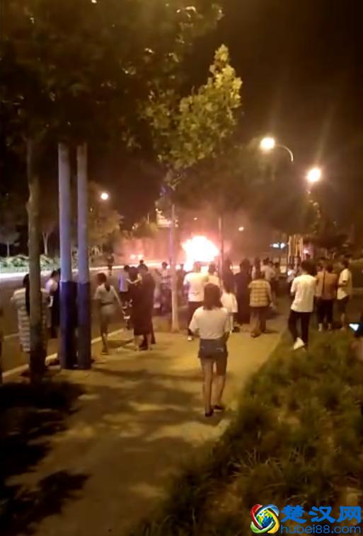 女子醉驾玛莎拉蒂2死4伤 当事女微博照片曝光！河南玛莎拉蒂撞飞宝马7爆燃现场图