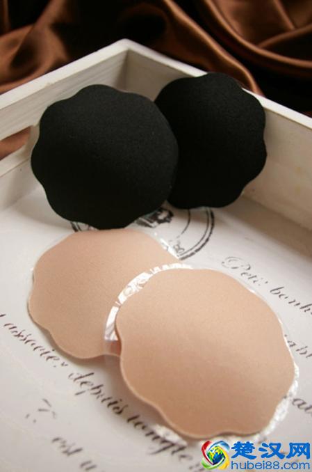 一字肩衣服里面穿什么内衣 拒绝夏日尴尬