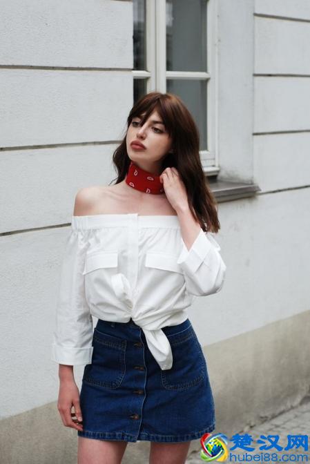 一字肩衣服里面穿什么内衣 拒绝夏日尴尬