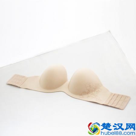 一字肩衣服里面穿什么内衣 拒绝夏日尴尬