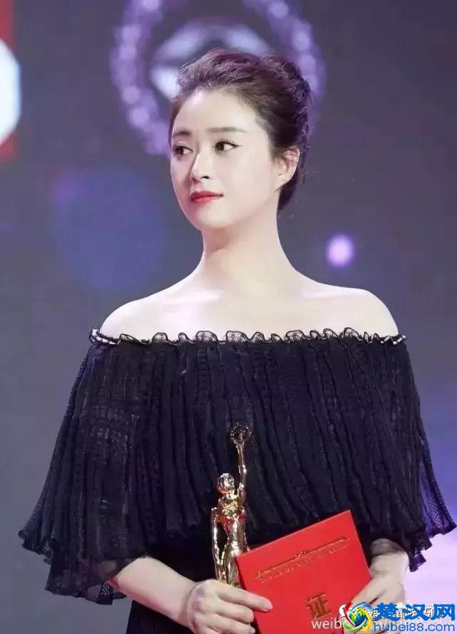 掌握一字肩搭配禁忌，让你轻松瘦10斤！