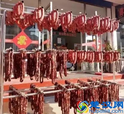 老汉8平米小店卖香肠，1年赚了60万！