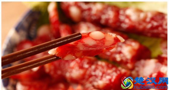 老汉8平米小店卖香肠，1年赚了60万！