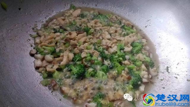 一碗粥喝下去，既提高抵抗力又暖暖的：营养菜肉粥