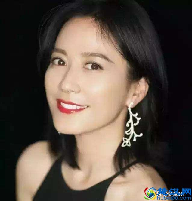 女人年过40岁，多穿这几种颜色显得年轻有气质