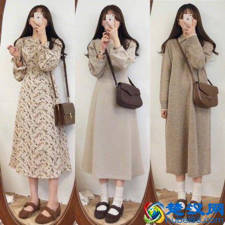 微胖女生春季如何穿？淡蓝色衬衫搭配黑色半身裙，简约不失高级感