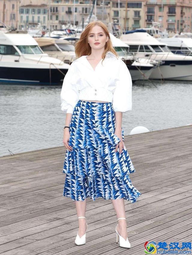 白衬衫+裙子怎么穿都美，轻松舒适又时髦，让你美貌不掉线