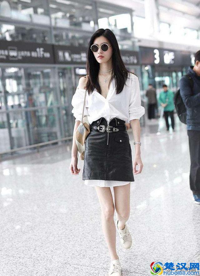 白衬衫+裙子怎么穿都美，轻松舒适又时髦，让你美貌不掉线