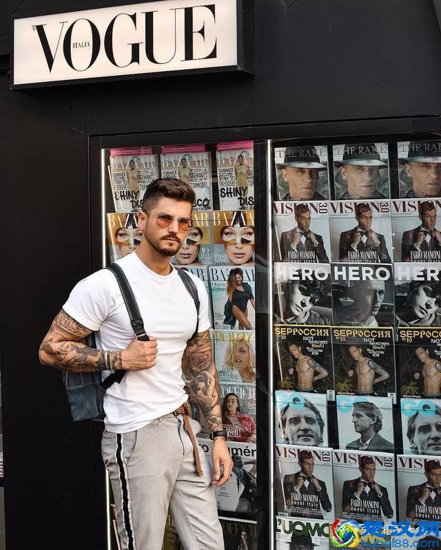 为什么别人穿白T恤就穿的很好看？