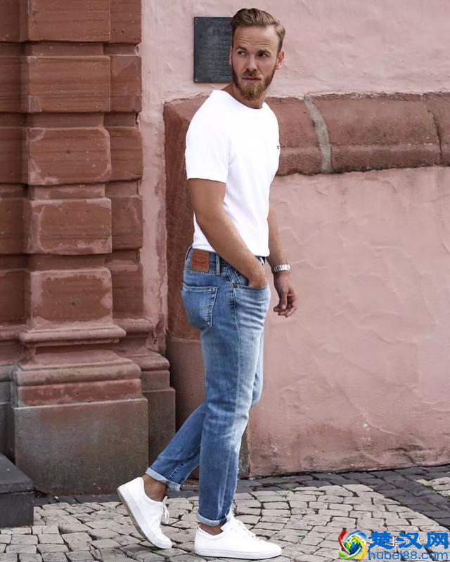 为什么别人穿白T恤就穿的很好看？