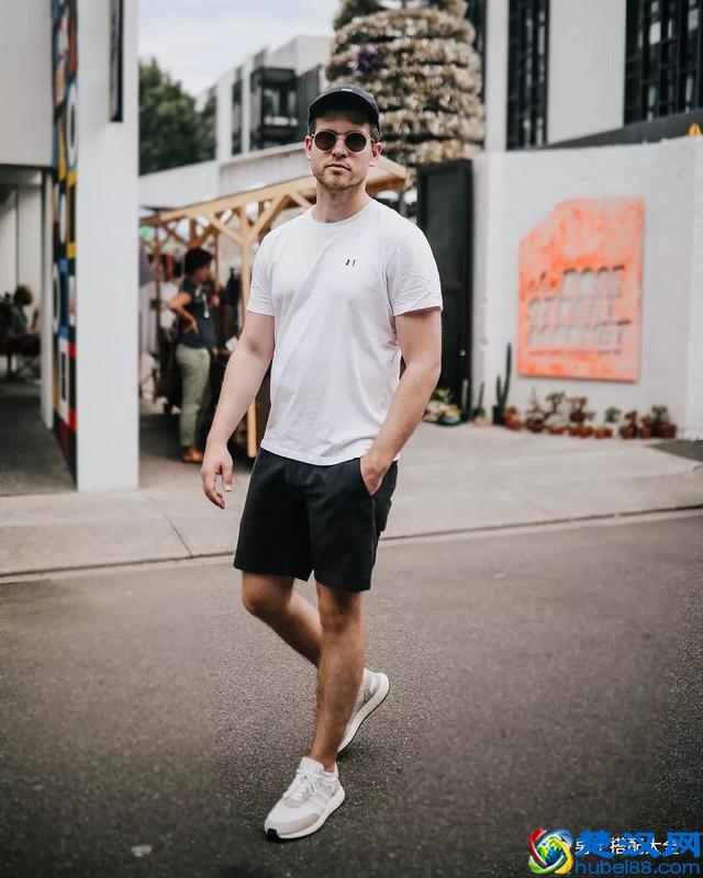 为什么别人穿白T恤就穿的很好看？