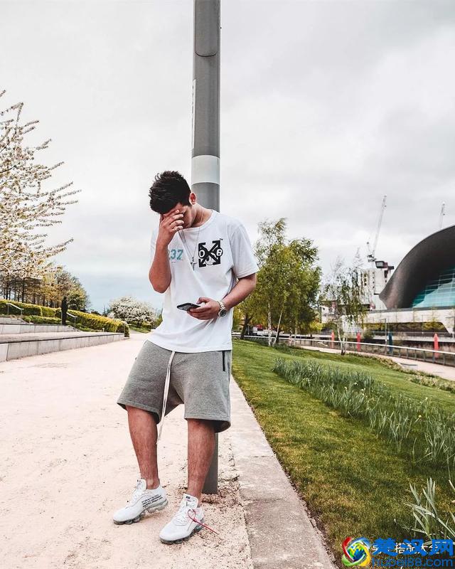 为什么别人穿白T恤就穿的很好看？