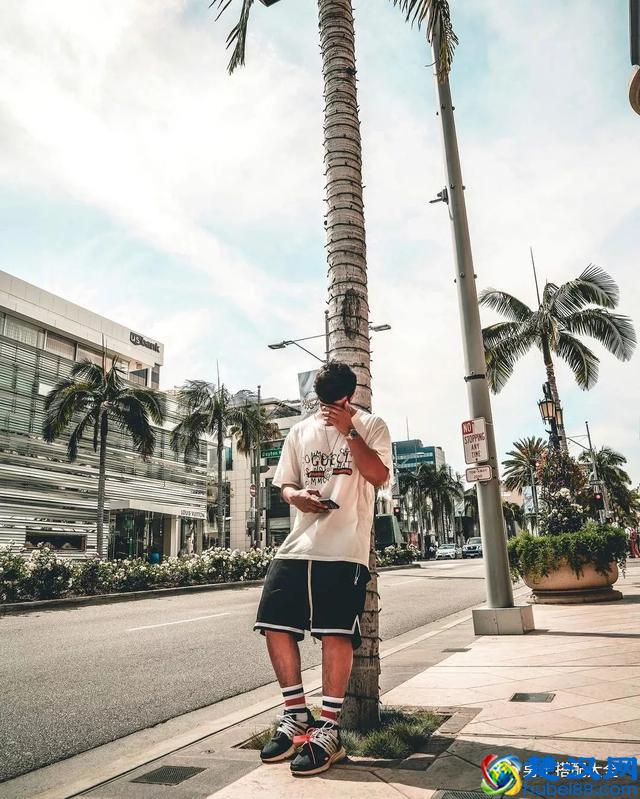 为什么别人穿白T恤就穿的很好看？