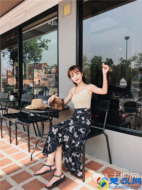 碎花半身裙配什么上衣 这样搭配让你美的不像话