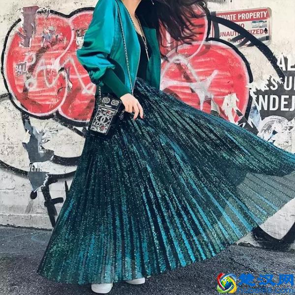 棒球外套怎么搭配 棒球外套里面穿什么好看