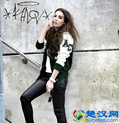 棒球外套怎么搭配 棒球外套里面穿什么好看