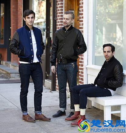 棒球外套怎么搭配 棒球外套里面穿什么好看