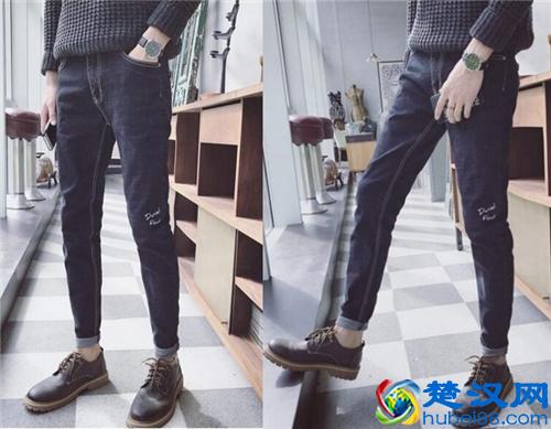 男生牛仔裤搭配衣服休闲又百搭