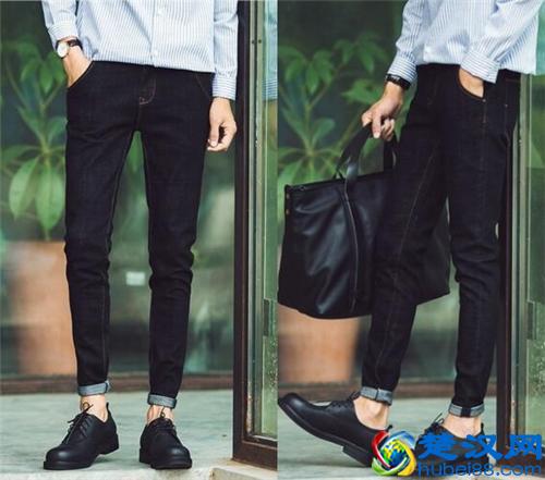 男生牛仔裤搭配衣服休闲又百搭