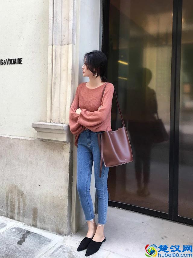 牛仔裤配什么鞋子和上衣？好看时尚的7种搭配技巧