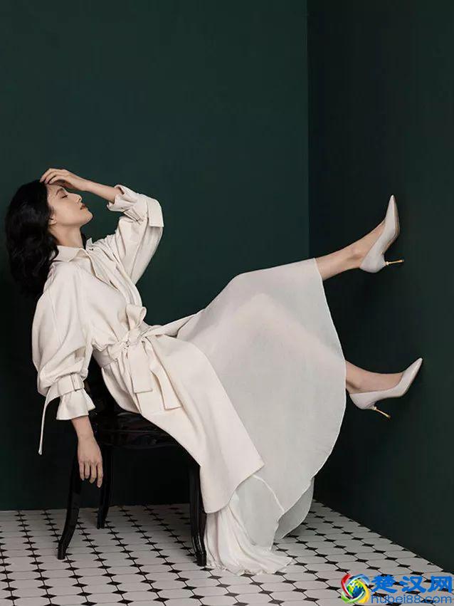 不会穿搭的姐姐们有福了，9款经典百搭鞋，轻松穿出晚夏白色风情