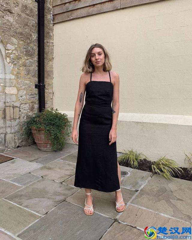 不会穿搭的姐姐们有福了，9款经典百搭鞋，轻松穿出晚夏白色风情