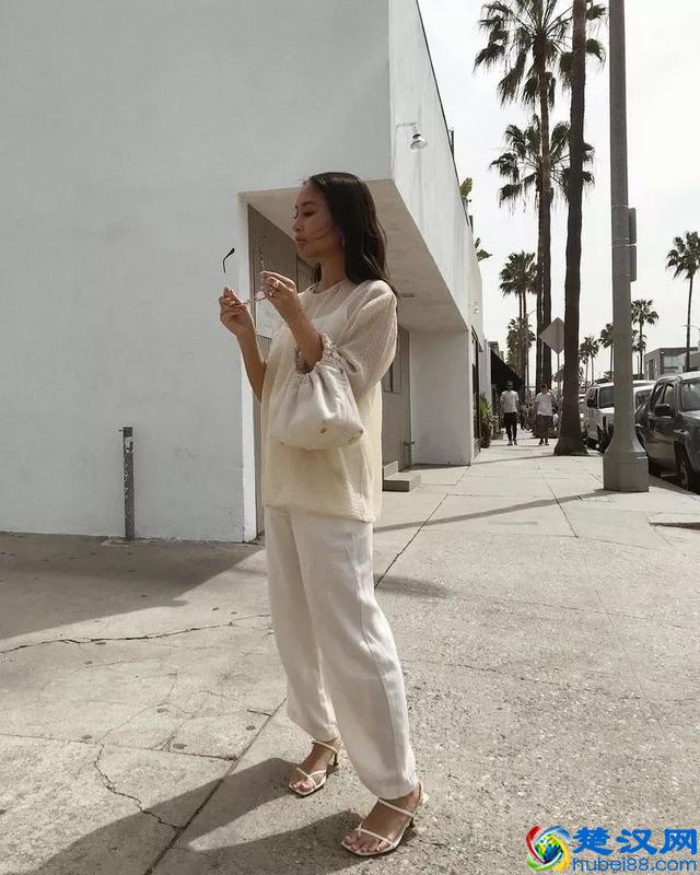 不会穿搭的姐姐们有福了，9款经典百搭鞋，轻松穿出晚夏白色风情