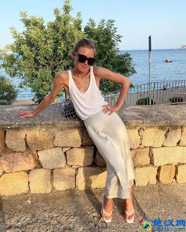 不会穿搭的姐姐们有福了，9款经典百搭鞋，轻松穿出晚夏白色风情