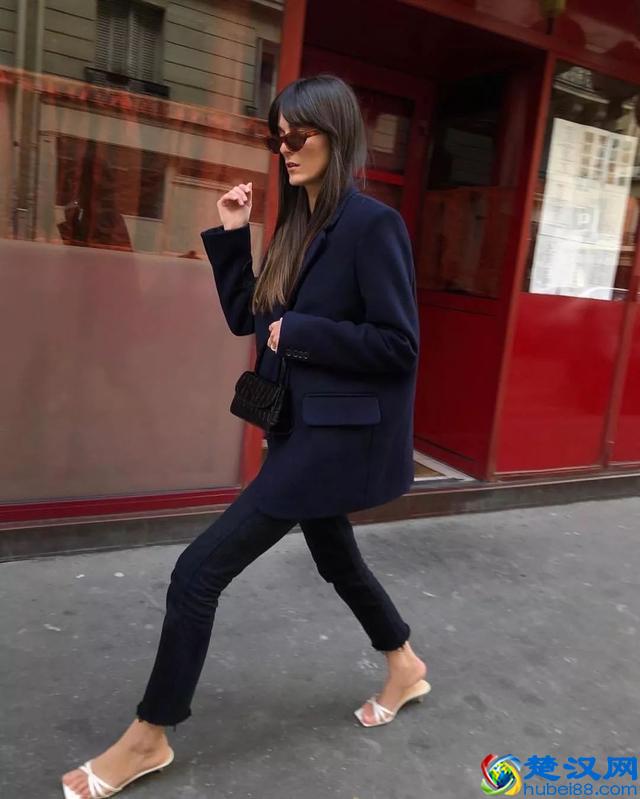 不会穿搭的姐姐们有福了，9款经典百搭鞋，轻松穿出晚夏白色风情