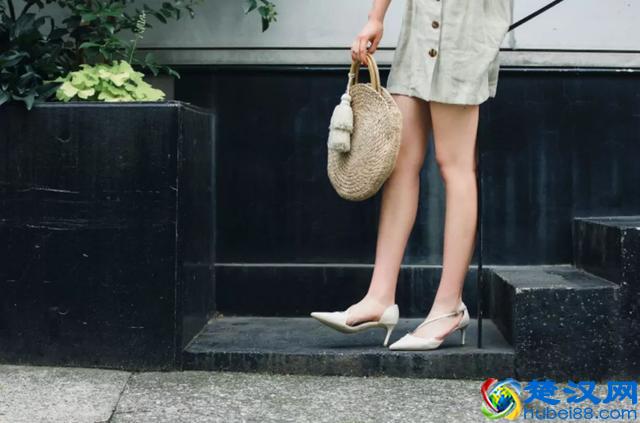 不会穿搭的姐姐们有福了，9款经典百搭鞋，轻松穿出晚夏白色风情