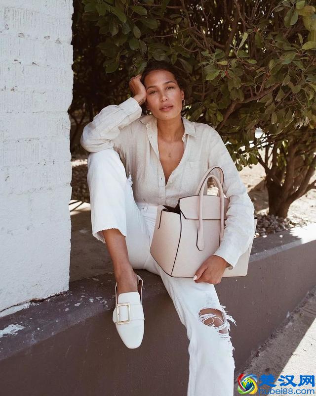 不会穿搭的姐姐们有福了，9款经典百搭鞋，轻松穿出晚夏白色风情