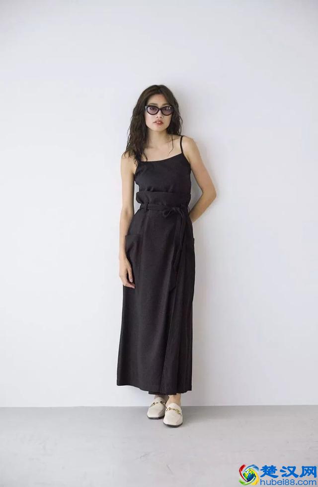 不会穿搭的姐姐们有福了，9款经典百搭鞋，轻松穿出晚夏白色风情