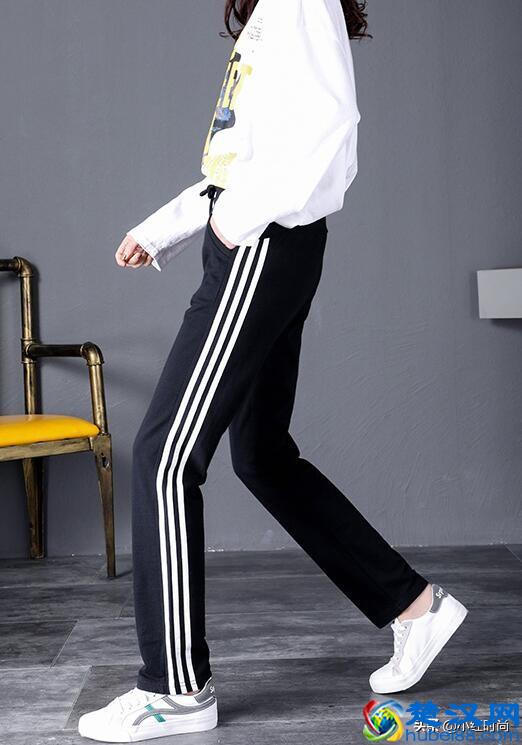 条纹运动裤配什么外套好看 普通款也能穿得很时尚